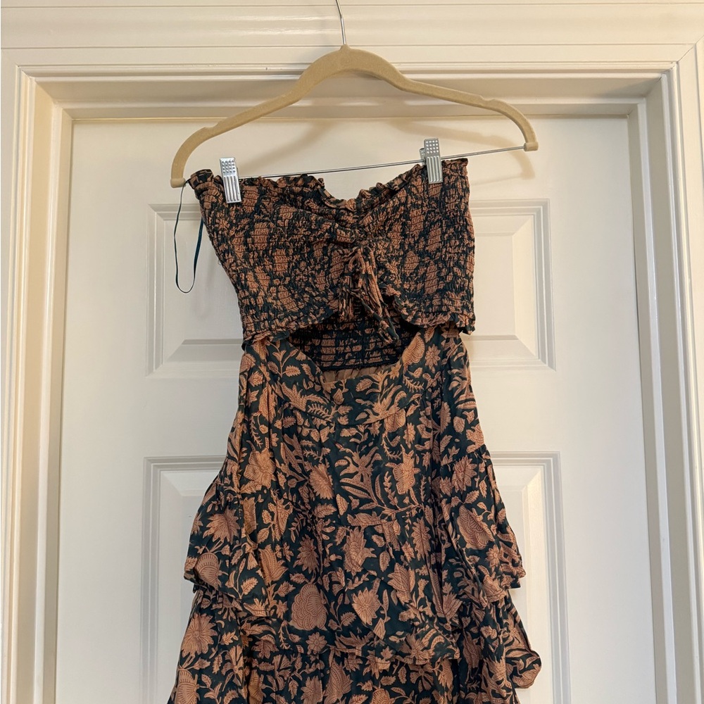 Chic Strapless Floral Dress in Black and Tan